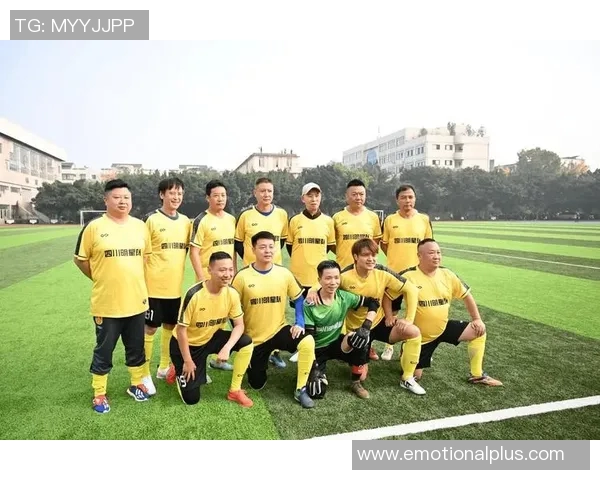 足球明星合拍跳舞高清图片展现运动与艺术的完美结合