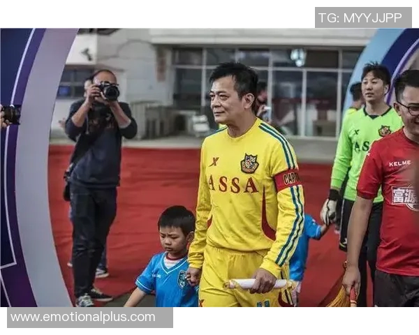 香港足球明星队现场激情演绎动人歌曲点燃全场热情与梦想 香港足球明星队现场激情演绎动人歌曲点燃全场热情与梦想