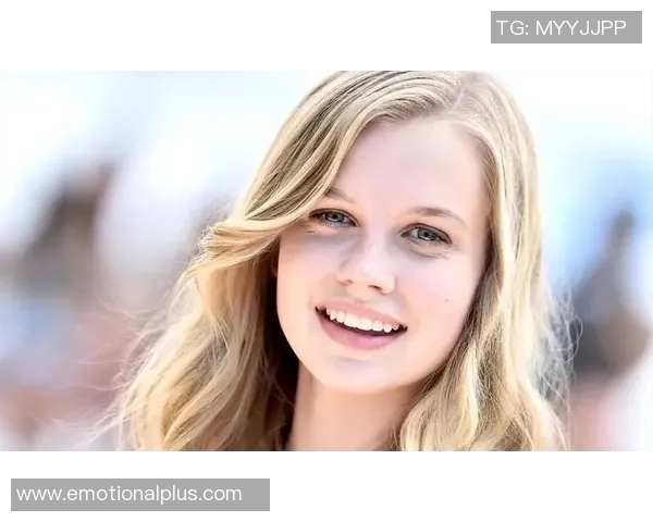 最强足球明星街头训练女展现超凡技巧与无畏精神的精彩瞬间